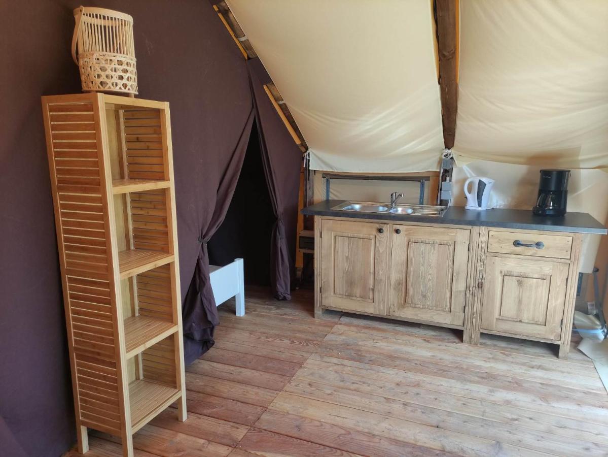 Tente Lodge Pour 5 Personnes En Bordure De La Riviere Allier Au Sein D'Un Petit Camping Saint-Yorre Exterior photo